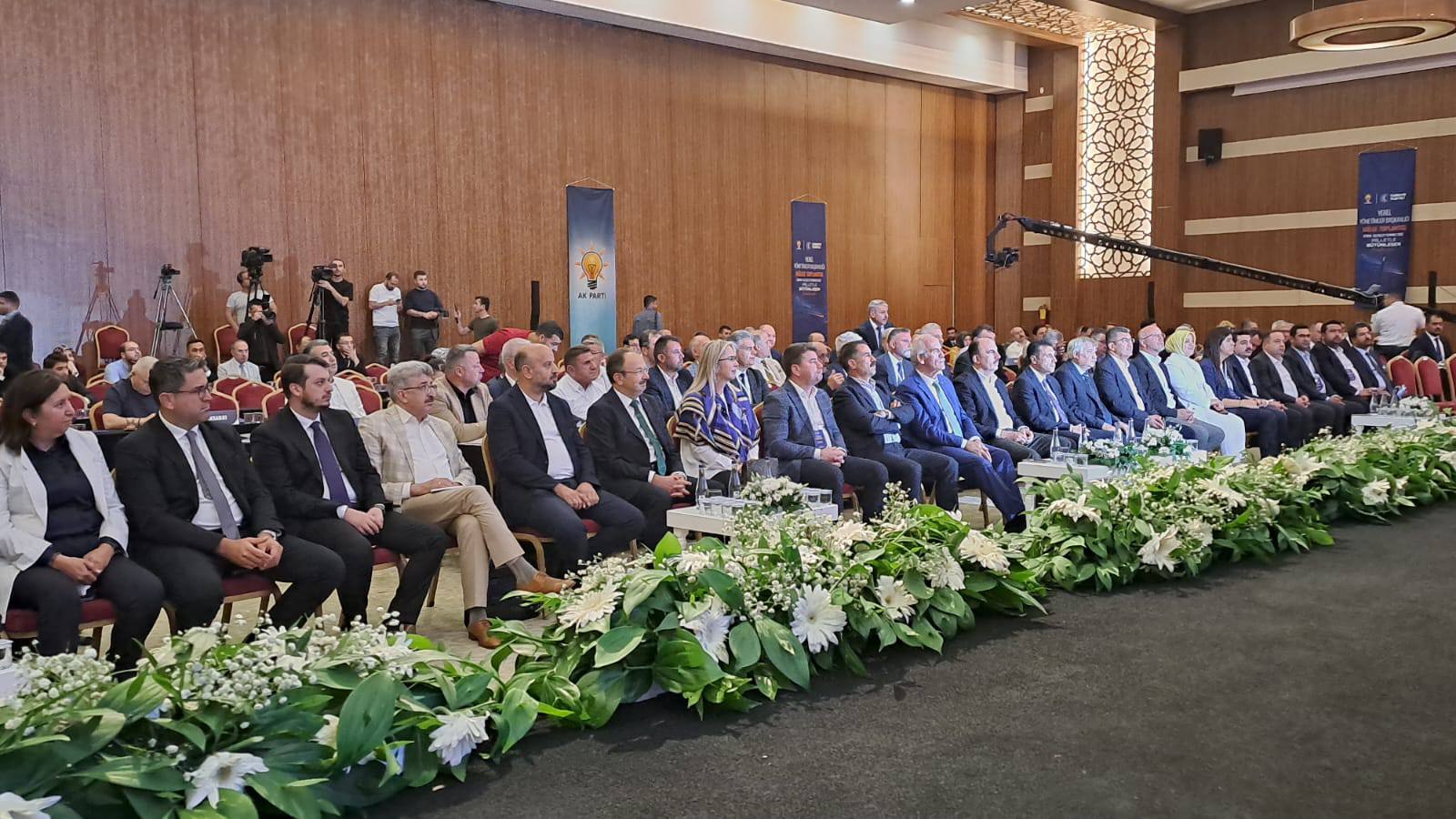BELEDİYE BAŞKANI DR. EVREN DİNÇER, KONYA’DA DÜZENLENEN YEREL YÖNETİMLER TOPLANTISINA KATILD
